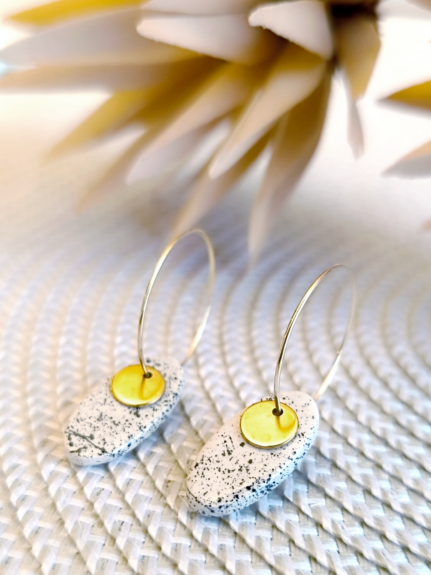 OVAL SHAPED ceramic dangle earrings, WHITE