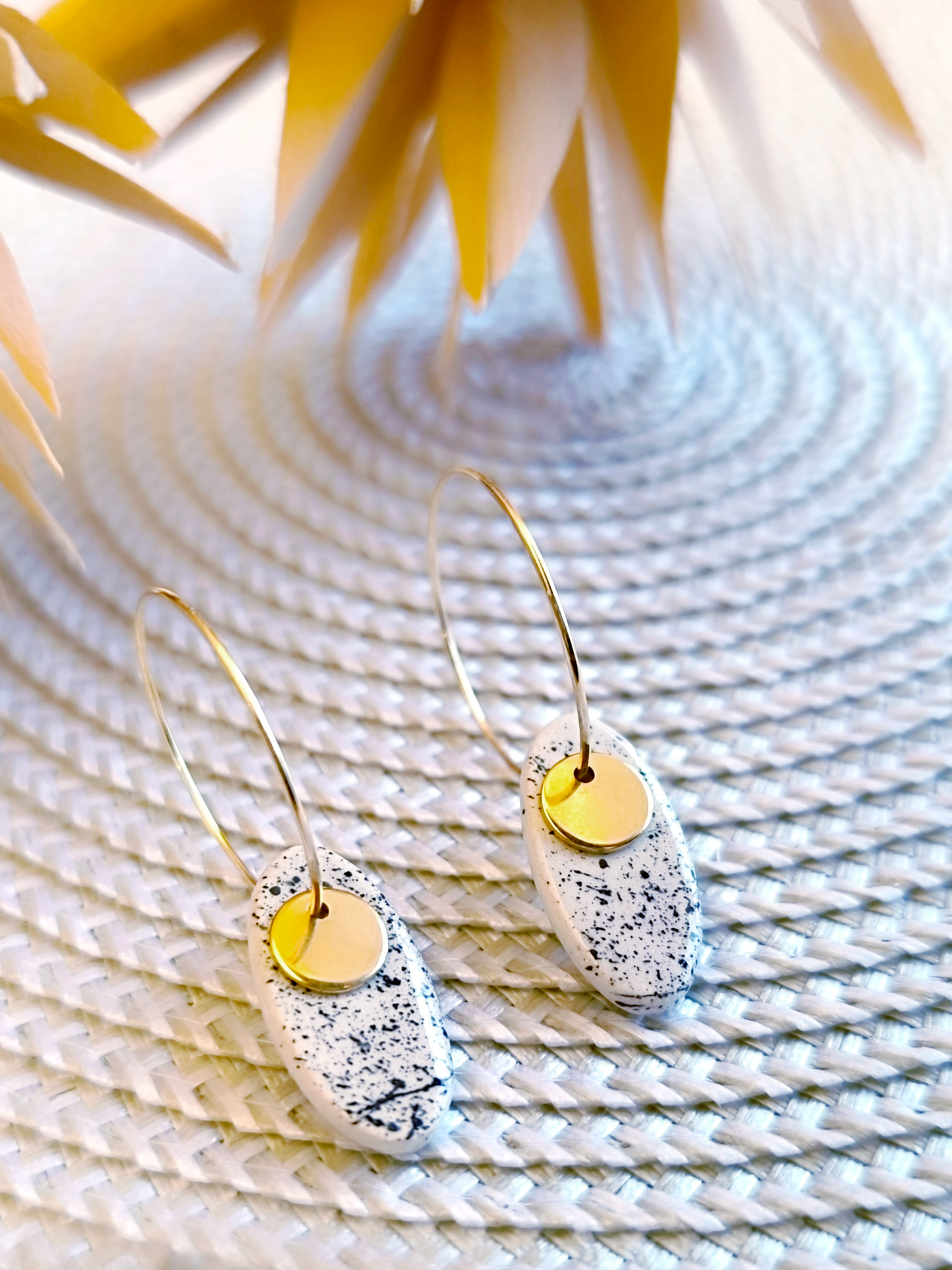 OVAL SHAPED ceramic dangle earrings, WHITE